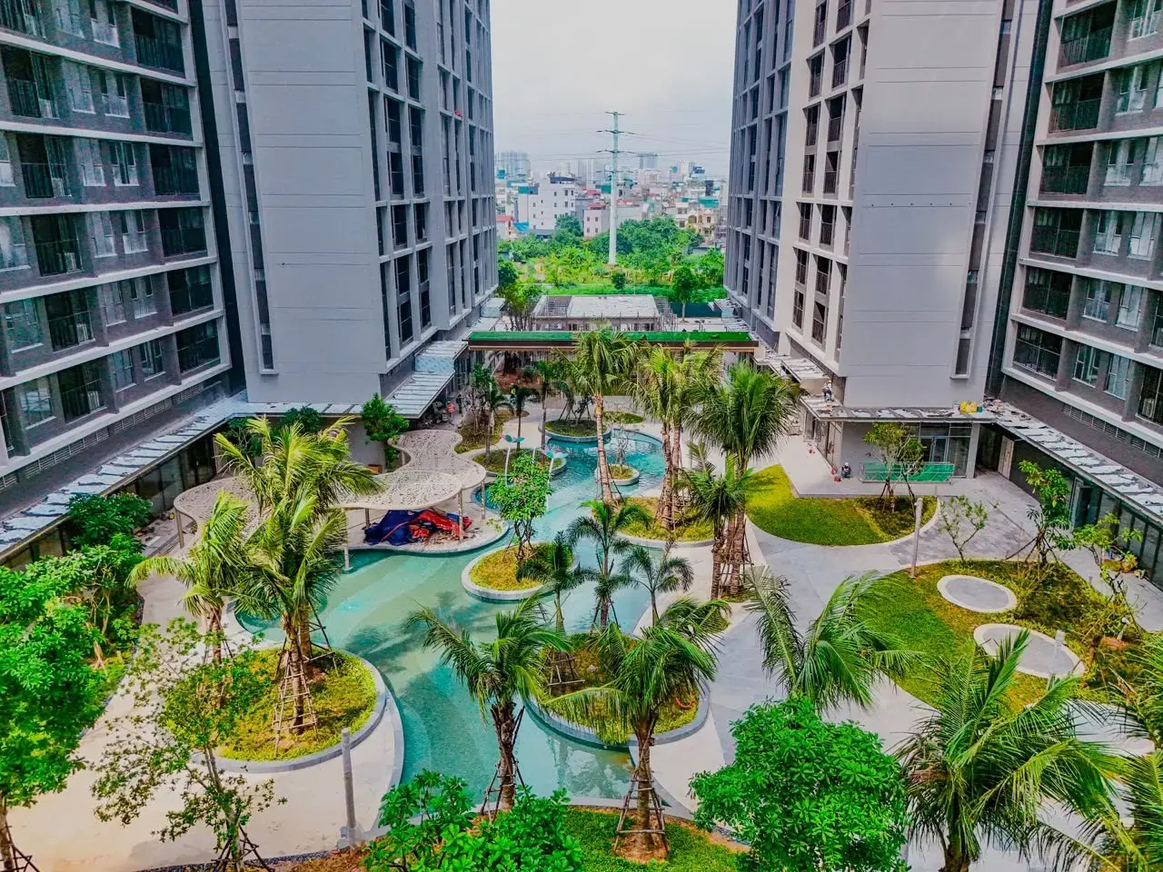 Bể bơi Cầu Vồng Lumi Hanoi tháng 07/2026