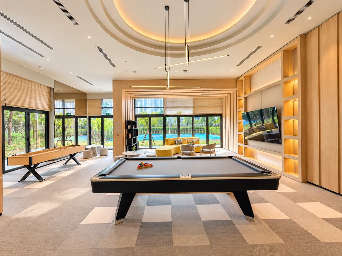Bàn billiards tại không gian giải trí Lumi Hanoi